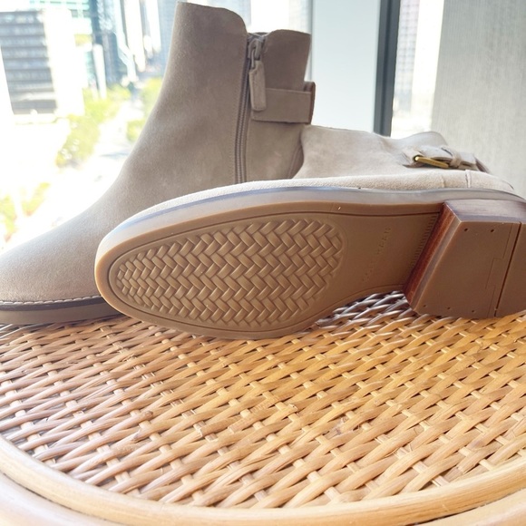 Cole Haan Holis Tan Suede Scandinavian Block Heel Round Toe Ankle Boots Size 9 - Picture 4 of 5